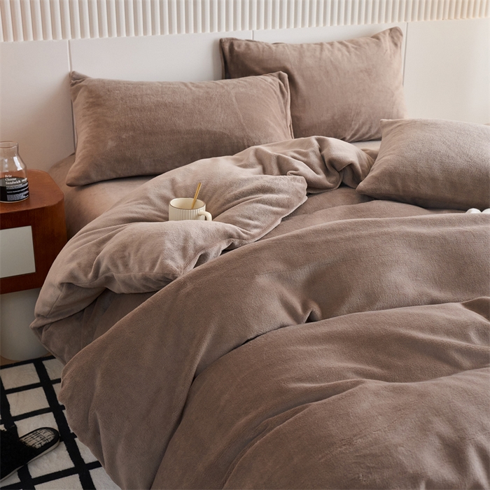 91家纺网 家纺一手货源 找家纺 乐居家纺 2025新款200克重纯色单面绒牛奶绒四件套 摩卡棕