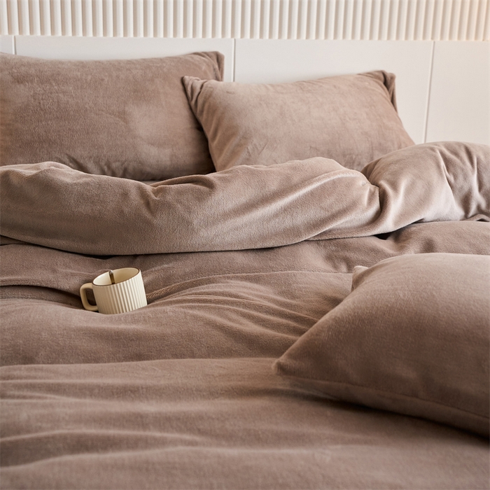 91家纺网 家纺一手货源 找家纺 乐居家纺 2025新款200克重纯色单面绒牛奶绒四件套 摩卡棕