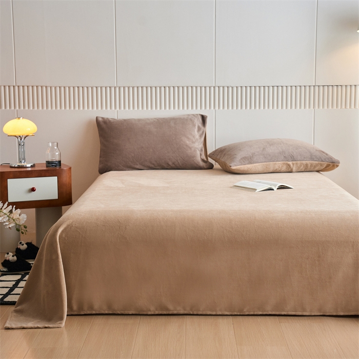 91家纺网 家纺一手货源 找家纺 乐居家纺 2025新款200克重纯色单面绒牛奶绒四件套 摩卡棕+奶油驼