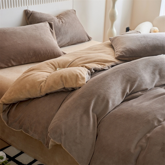 91家纺网 家纺一手货源 找家纺 乐居家纺 2025新款200克重纯色单面绒牛奶绒四件套 摩卡棕+奶油驼