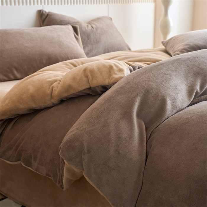 91家纺网 家纺一手货源 找家纺 乐居家纺 2025新款200克重纯色单面绒牛奶绒四件套 摩卡棕+奶油驼