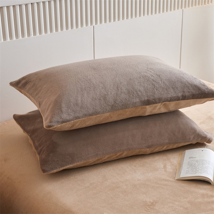 91家纺网 家纺一手货源 找家纺 乐居家纺 2025新款200克重纯色单面绒牛奶绒四件套 摩卡棕+奶油驼