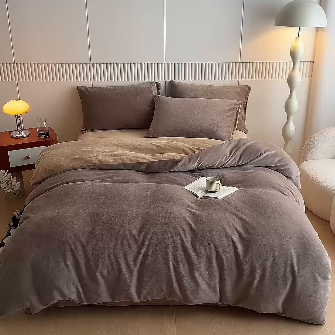 91家纺网 家纺一手货源 找家纺 乐居家纺 2025新款200克重纯色单面绒牛奶绒四件套 摩卡棕+奶油驼