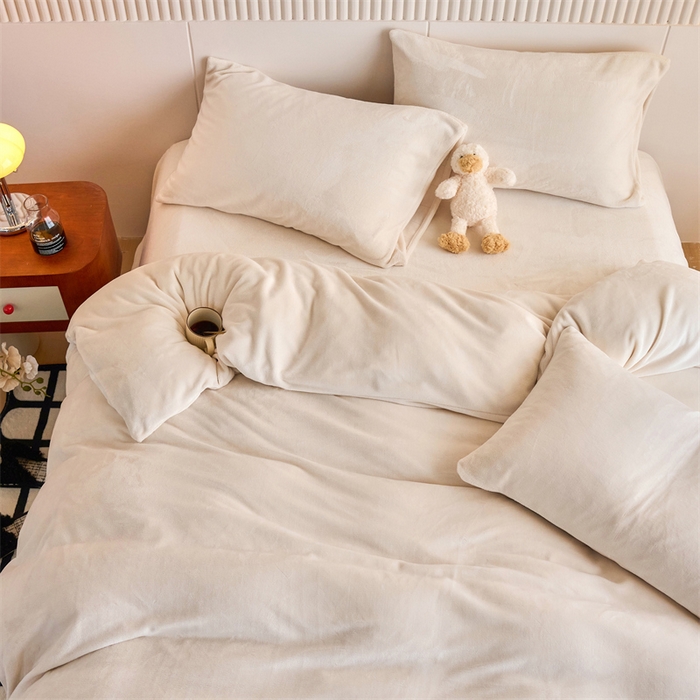 91家纺网 家纺一手货源 找家纺 乐居家纺 2025新款200克重纯色单面绒牛奶绒四件套 奶昔白