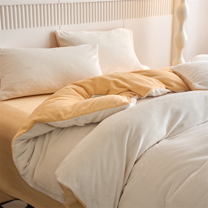 91家纺网 家纺一手货源 找家纺 乐居家纺 2025新款200克重纯色单面绒牛奶绒四件套 奶昔白+雏菊黄