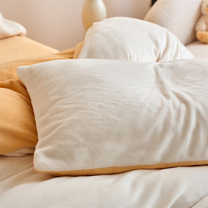 91家纺网 家纺一手货源 找家纺 乐居家纺 2025新款200克重纯色单面绒牛奶绒四件套 奶昔白+雏菊黄