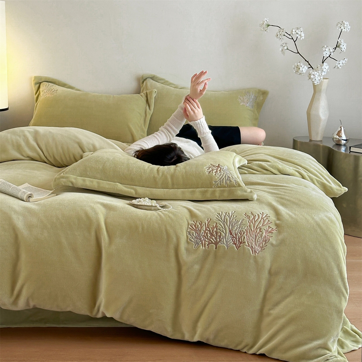 91家纺网 家纺一手货源 找家纺 泽西家纺+V17798841158发大图 2025新品秋冬加厚保暖225克刺绣牛奶绒四件套-珊瑚 珊瑚-姜黄