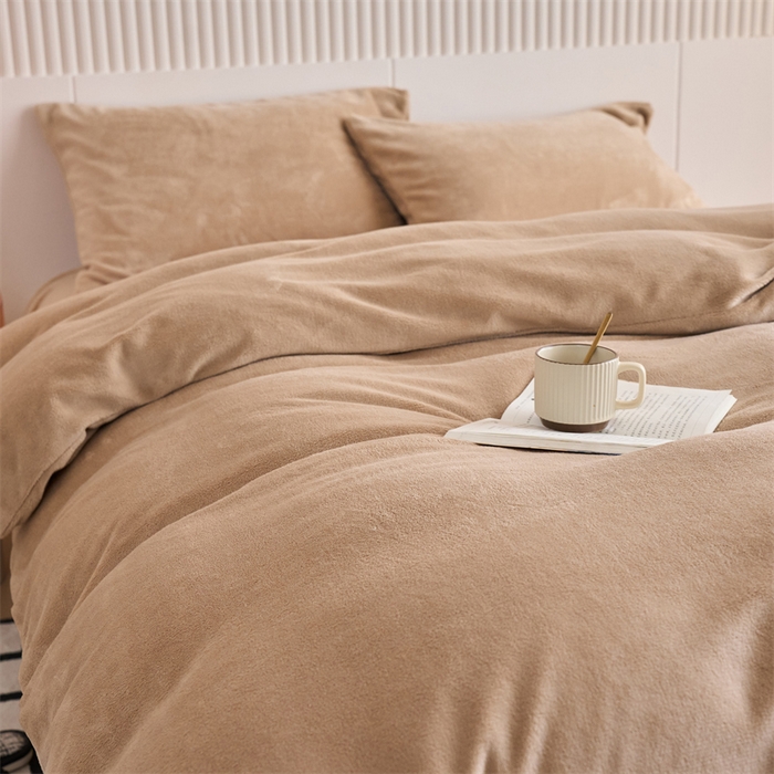 91家纺网 家纺一手货源 找家纺 乐居家纺 2025新款200克重纯色单面绒牛奶绒四件套 奶油驼