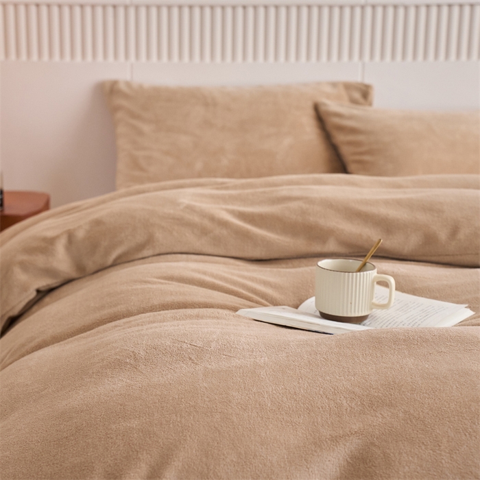 91家纺网 家纺一手货源 找家纺 乐居家纺 2025新款200克重纯色单面绒牛奶绒四件套 奶油驼