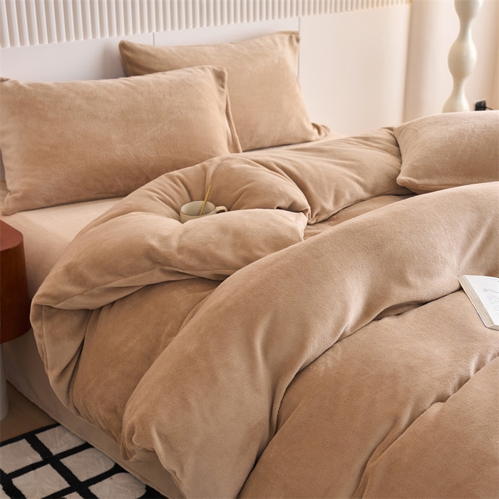 91家纺网 家纺一手货源 找家纺 乐居家纺 2025新款200克重纯色单面绒牛奶绒四件套 奶油驼