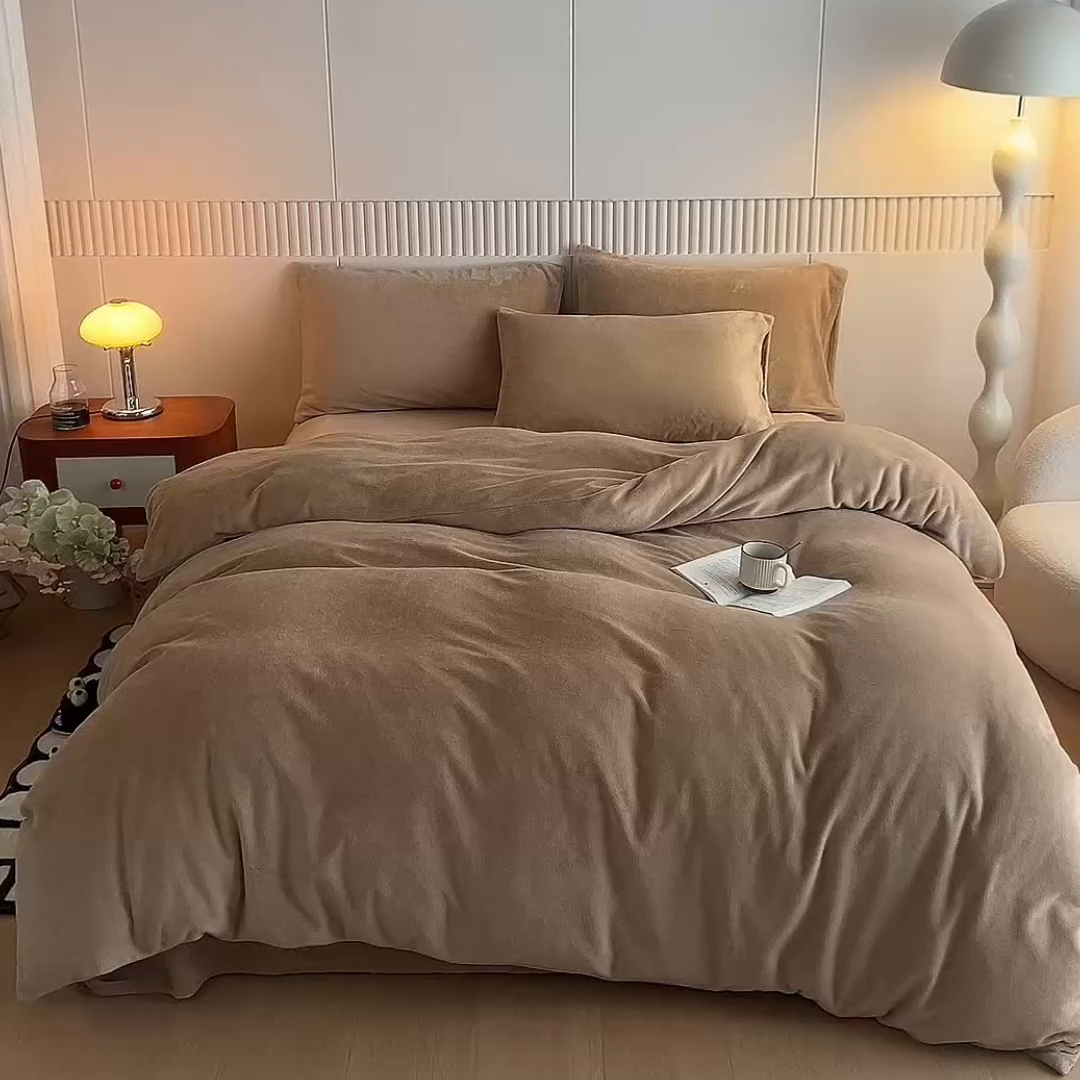 91家纺网 家纺一手货源 找家纺 乐居家纺 2025新款200克重纯色单面绒牛奶绒四件套 奶油驼