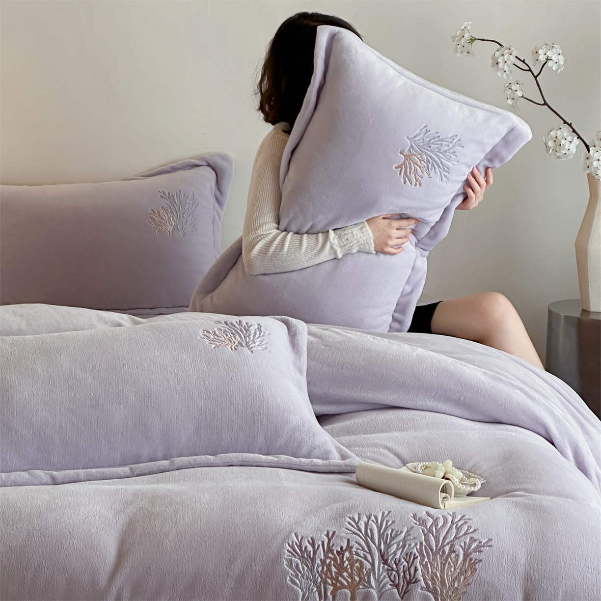 91家纺网 家纺一手货源 找家纺 泽西家纺+V17798841158发大图 2025新品秋冬加厚保暖225克刺绣牛奶绒四件套-珊瑚 珊瑚-沫粉