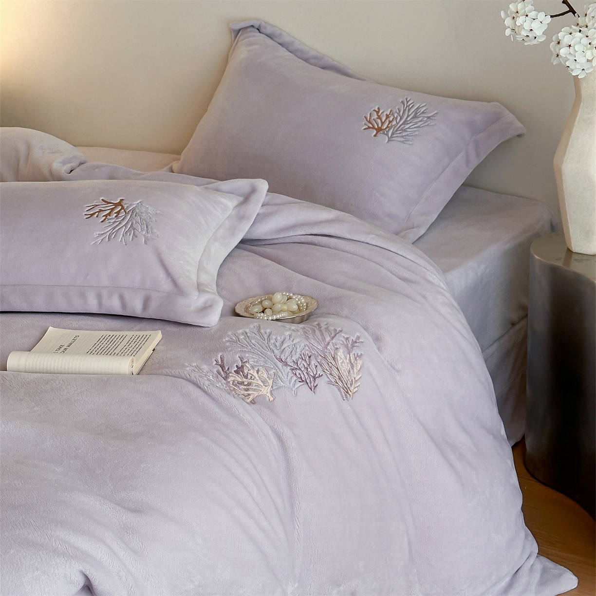 91家纺网 家纺一手货源 找家纺 泽西家纺+V17798841158发大图 2025新品秋冬加厚保暖225克刺绣牛奶绒四件套-珊瑚 珊瑚-沫粉