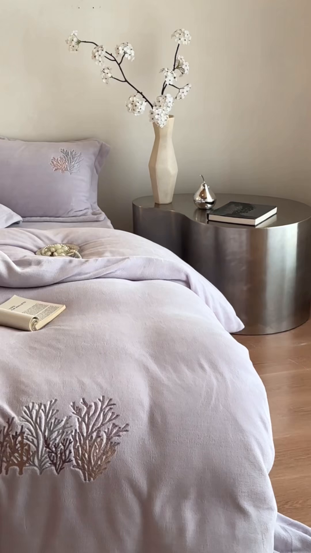 91家纺网 家纺一手货源 找家纺 泽西家纺+V17798841158发大图 2025新品秋冬加厚保暖225克刺绣牛奶绒四件套-珊瑚 珊瑚-沫粉