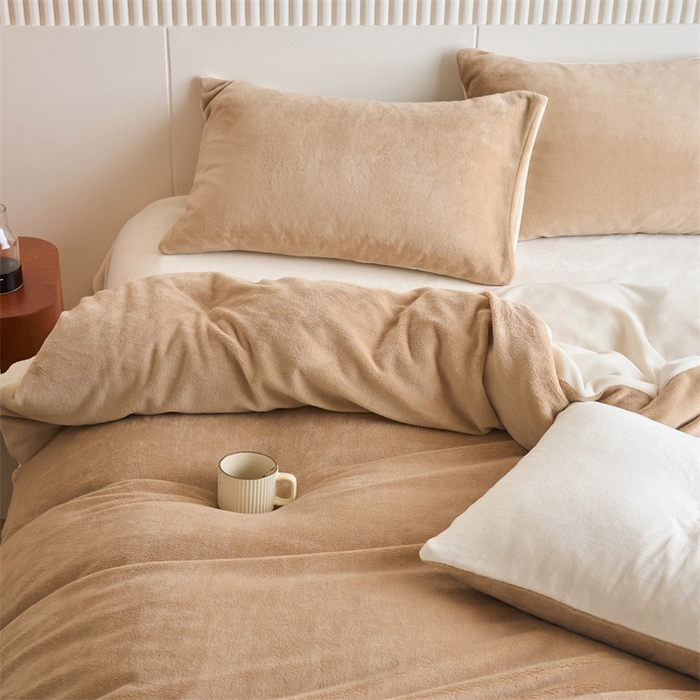 91家纺网 家纺一手货源 找家纺 乐居家纺 2025新款200克重纯色单面绒牛奶绒四件套 奶油驼+奶昔白