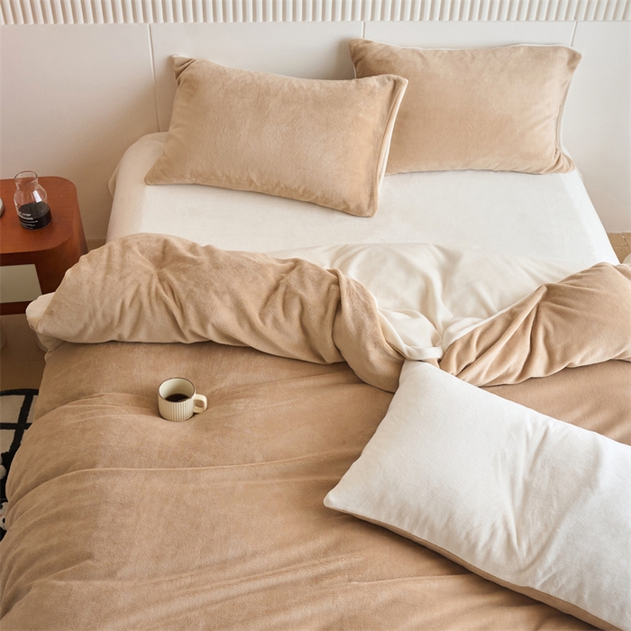 91家纺网 家纺一手货源 找家纺 乐居家纺 2025新款200克重纯色单面绒牛奶绒四件套 奶油驼+奶昔白