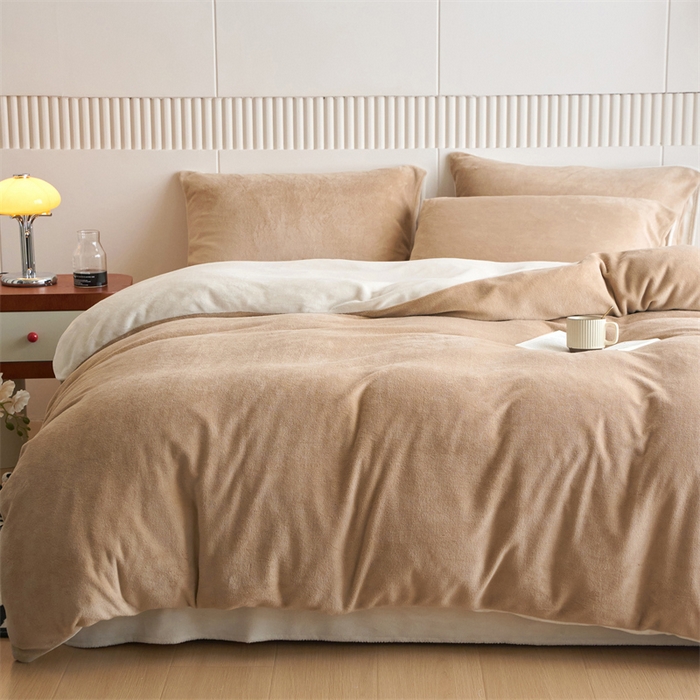 91家纺网 家纺一手货源 找家纺 乐居家纺 2025新款200克重纯色单面绒牛奶绒四件套 奶油驼+奶昔白