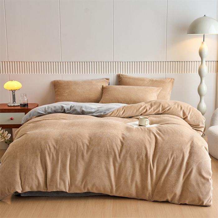 91家纺网 家纺一手货源 找家纺 乐居家纺 2025新款200克重纯色单面绒牛奶绒四件套 奶油驼+绅士灰