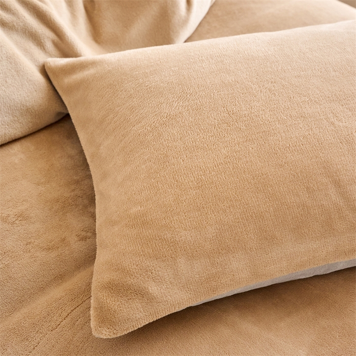 91家纺网 家纺一手货源 找家纺 乐居家纺 2025新款200克重纯色单面绒牛奶绒四件套 奶油驼+绅士灰