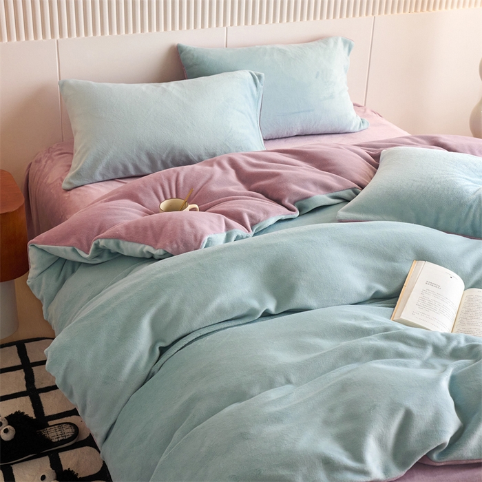 91家纺网 家纺一手货源 找家纺 乐居家纺 2025新款200克重纯色单面绒牛奶绒四件套 浅星蓝+罗兰紫