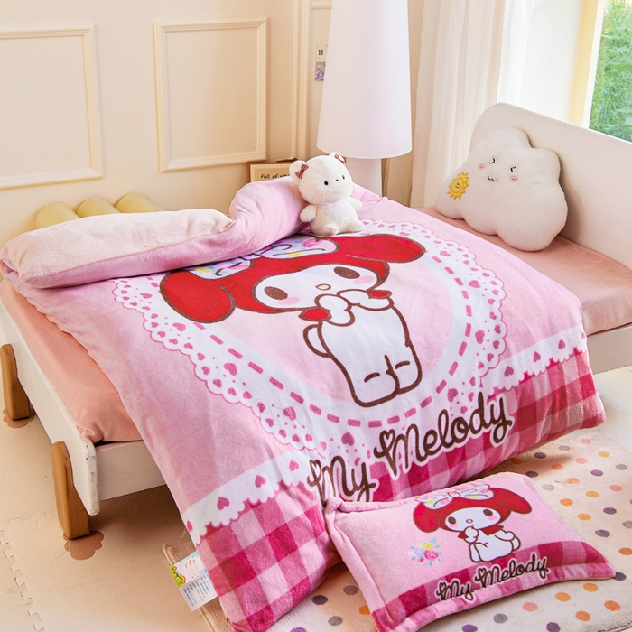 91家纺网 家纺一手货源 找家纺 乐秀家纺 2025新款大版三丽鸥牛奶绒被子六件套 俏皮美乐蒂