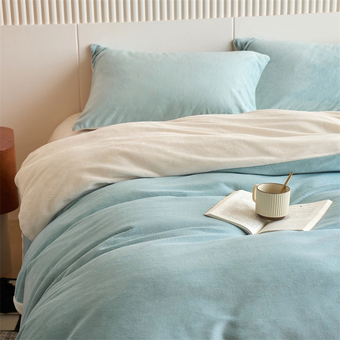 91家纺网 家纺一手货源 找家纺 乐居家纺 2025新款200克重纯色单面绒牛奶绒四件套 浅星蓝+奶昔白