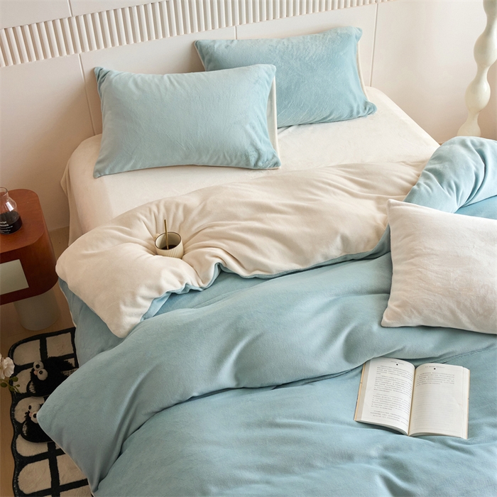 91家纺网 家纺一手货源 找家纺 乐居家纺 2025新款200克重纯色单面绒牛奶绒四件套 浅星蓝+奶昔白