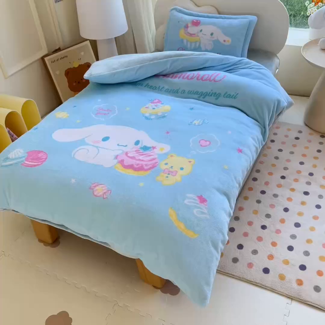 91家纺网 家纺一手货源 找家纺 乐秀家纺 2025新款大版三丽鸥牛奶绒被子六件套 蛋糕玉桂狗