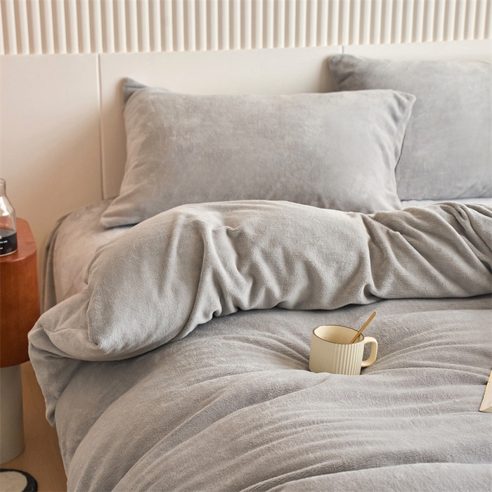 91家纺网 家纺一手货源 找家纺 乐居家纺 2025新款200克重纯色单面绒牛奶绒四件套 绅士灰