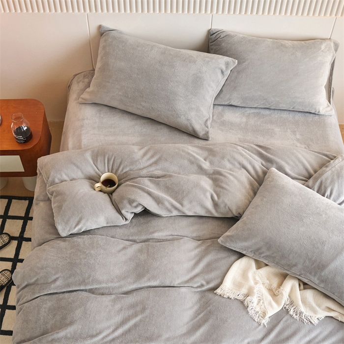 91家纺网 家纺一手货源 找家纺 乐居家纺 2025新款200克重纯色单面绒牛奶绒四件套 绅士灰