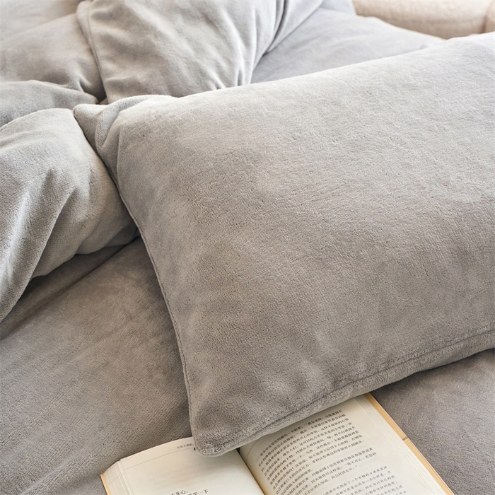 91家纺网 家纺一手货源 找家纺 乐居家纺 2025新款200克重纯色单面绒牛奶绒四件套 绅士灰