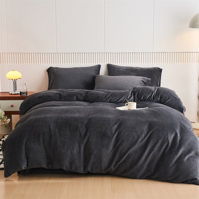 91家纺网 家纺一手货源 找家纺 乐居家纺 2025新款200克重纯色单面绒牛奶绒四件套 深空黑