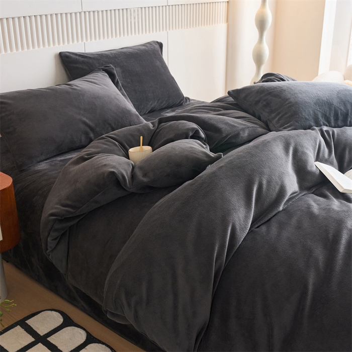 91家纺网 家纺一手货源 找家纺 乐居家纺 2025新款200克重纯色单面绒牛奶绒四件套 深空黑