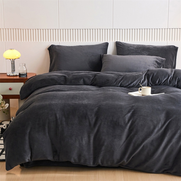 91家纺网 家纺一手货源 找家纺 乐居家纺 2025新款200克重纯色单面绒牛奶绒四件套 深空黑
