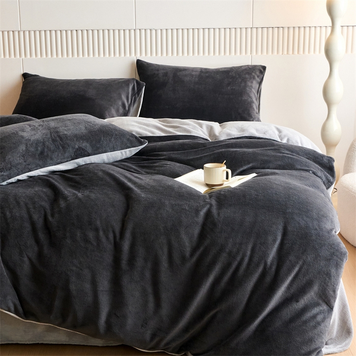 91家纺网 家纺一手货源 找家纺 乐居家纺 2025新款200克重纯色单面绒牛奶绒四件套 深空黑+绅士灰