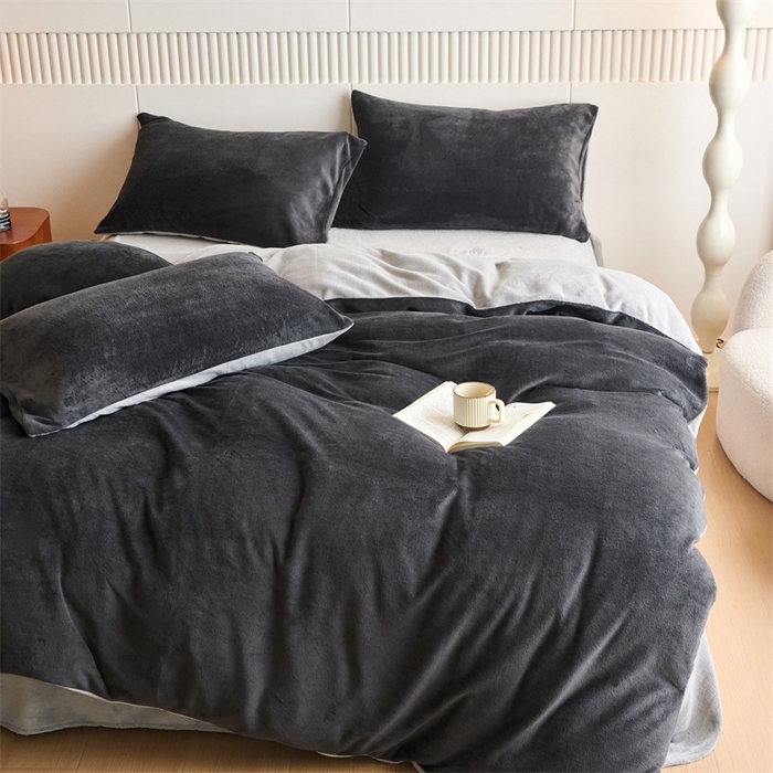 91家纺网 家纺一手货源 找家纺 乐居家纺 2025新款200克重纯色单面绒牛奶绒四件套 深空黑+绅士灰
