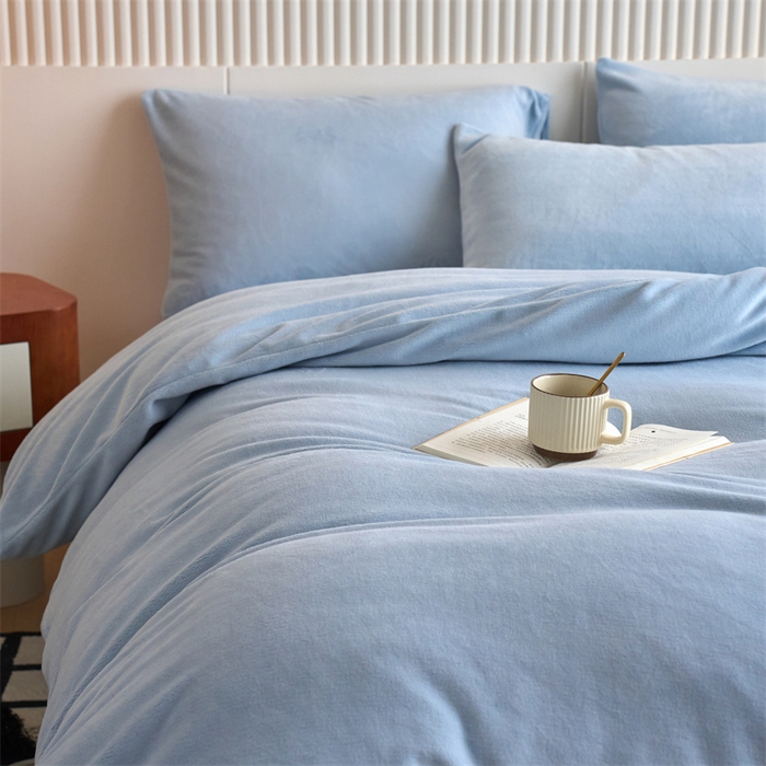 91家纺网 家纺一手货源 找家纺 乐居家纺 2025新款200克重纯色单面绒牛奶绒四件套 天空蓝