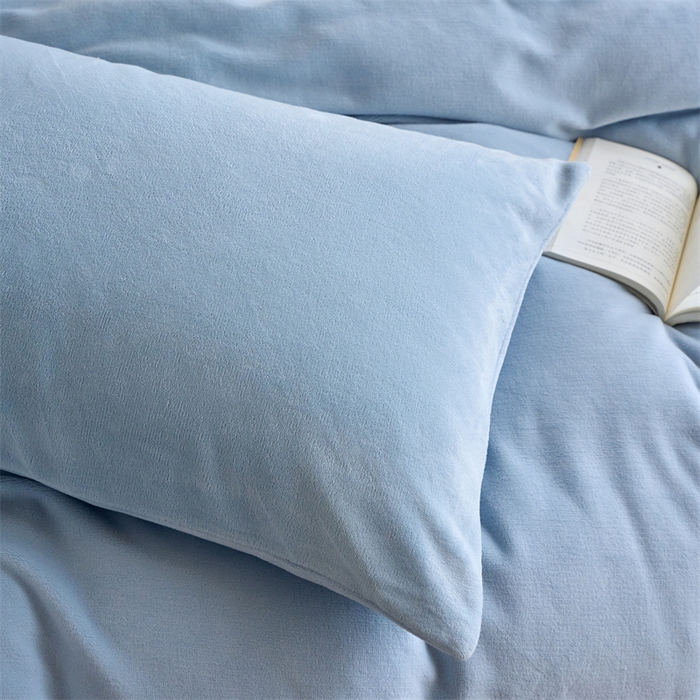 91家纺网 家纺一手货源 找家纺 乐居家纺 2025新款200克重纯色单面绒牛奶绒四件套 天空蓝