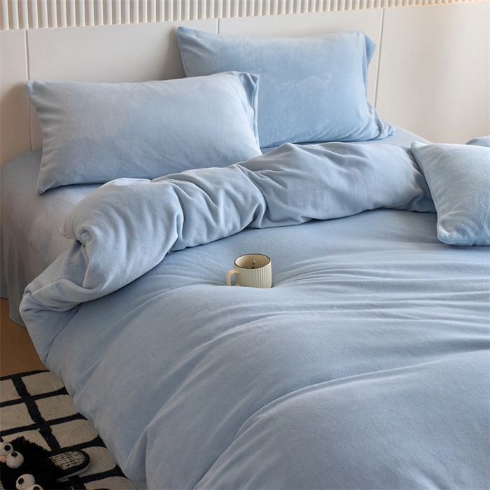 91家纺网 家纺一手货源 找家纺 乐居家纺 2025新款200克重纯色单面绒牛奶绒四件套 天空蓝