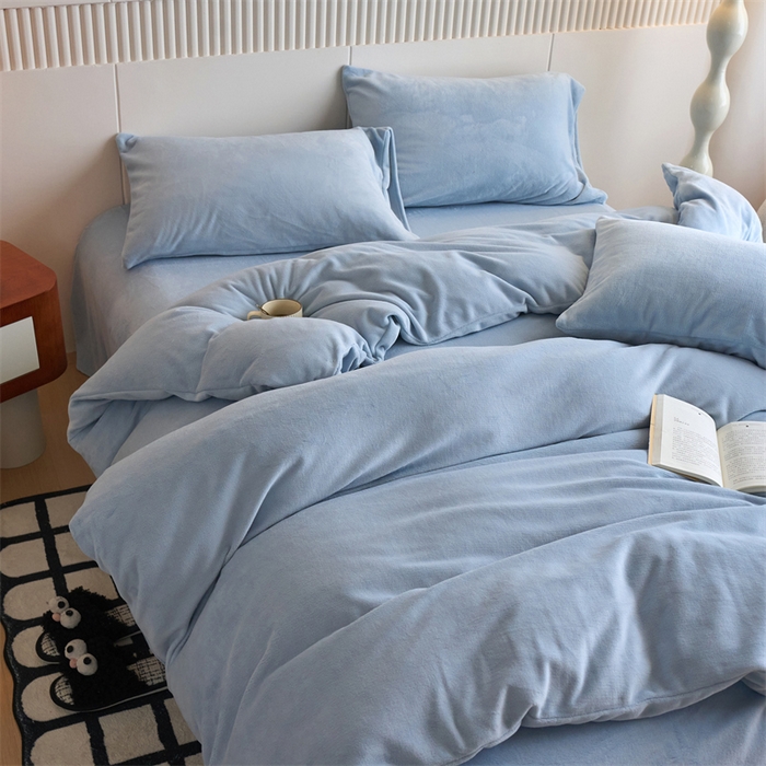 91家纺网 家纺一手货源 找家纺 乐居家纺 2025新款200克重纯色单面绒牛奶绒四件套 天空蓝