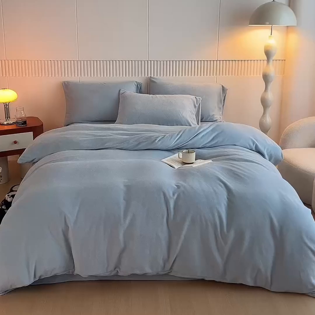 91家纺网 家纺一手货源 找家纺 乐居家纺 2025新款200克重纯色单面绒牛奶绒四件套 天空蓝