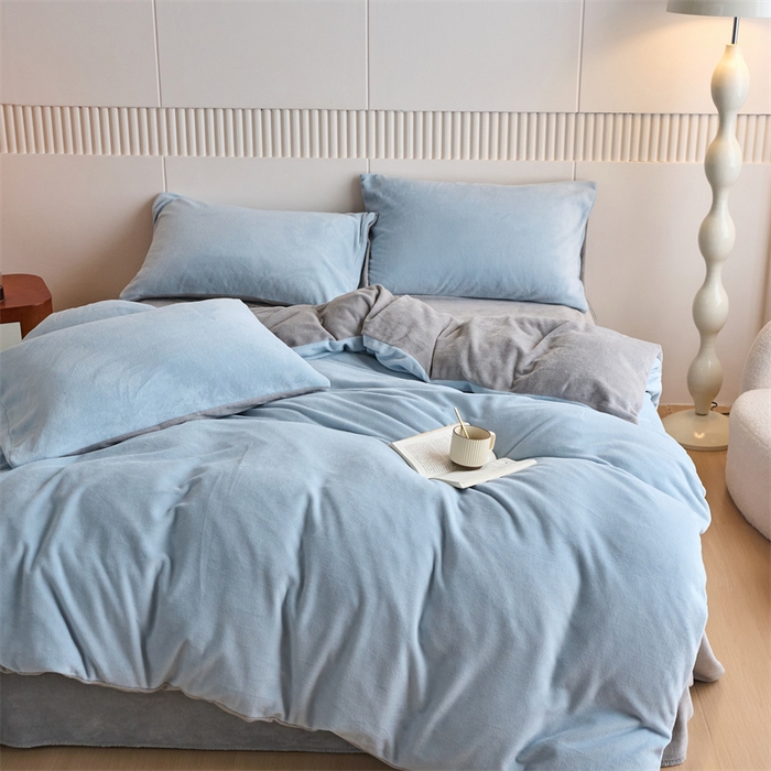 91家纺网 家纺一手货源 找家纺 乐居家纺 2025新款200克重纯色单面绒牛奶绒四件套 天空蓝+绅士灰