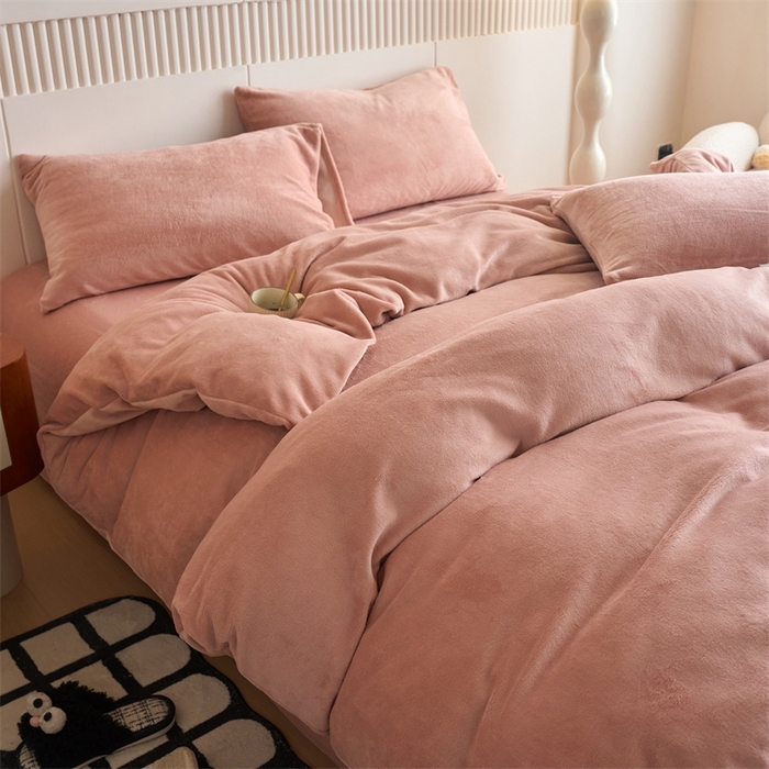 91家纺网 家纺一手货源 找家纺 乐居家纺 2025新款200克重纯色单面绒牛奶绒四件套 星柚粉