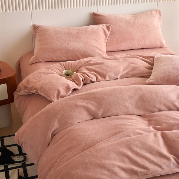 91家纺网 家纺一手货源 找家纺 乐居家纺 2025新款200克重纯色单面绒牛奶绒四件套 星柚粉