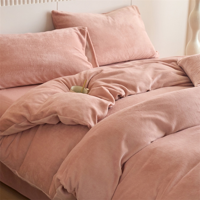 91家纺网 家纺一手货源 找家纺 乐居家纺 2025新款200克重纯色单面绒牛奶绒四件套 星柚粉