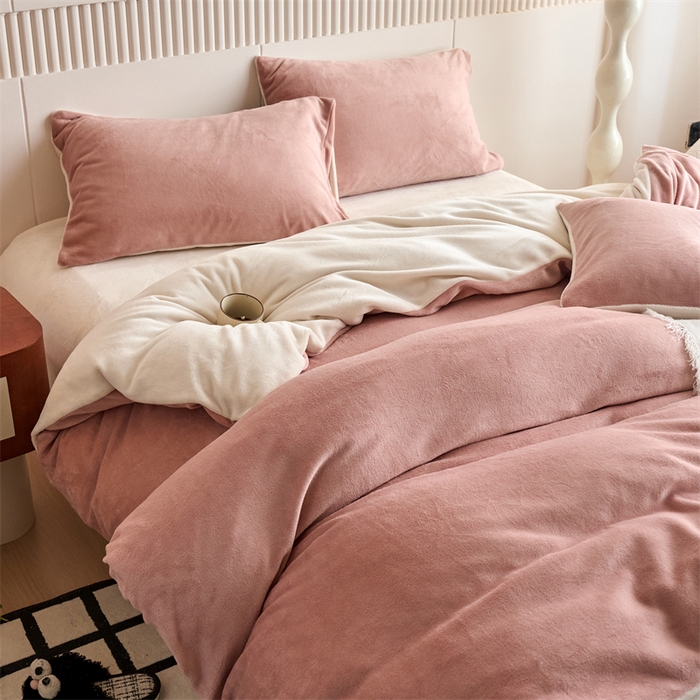 91家纺网 家纺一手货源 找家纺 乐居家纺 2025新款200克重纯色单面绒牛奶绒四件套 星柚粉+奶昔白