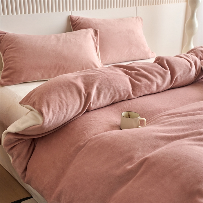 91家纺网 家纺一手货源 找家纺 乐居家纺 2025新款200克重纯色单面绒牛奶绒四件套 星柚粉+奶昔白