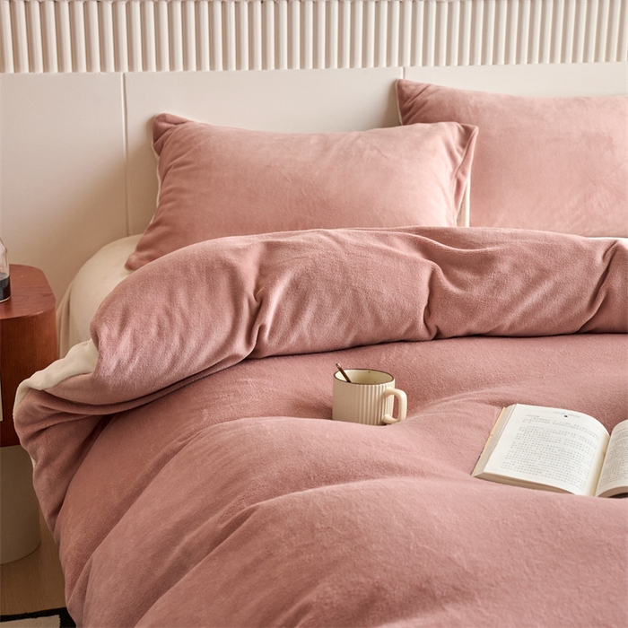 91家纺网 家纺一手货源 找家纺 乐居家纺 2025新款200克重纯色单面绒牛奶绒四件套 星柚粉+奶昔白