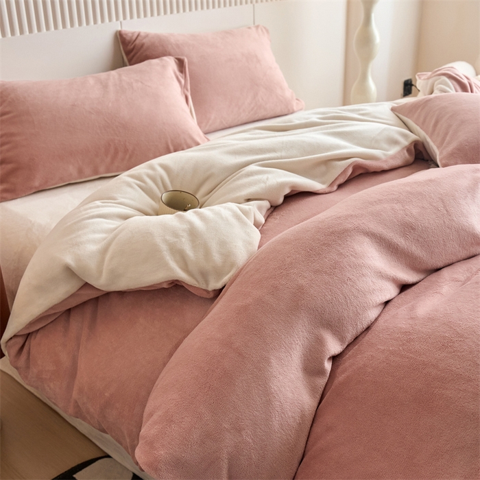 91家纺网 家纺一手货源 找家纺 乐居家纺 2025新款200克重纯色单面绒牛奶绒四件套 星柚粉+奶昔白