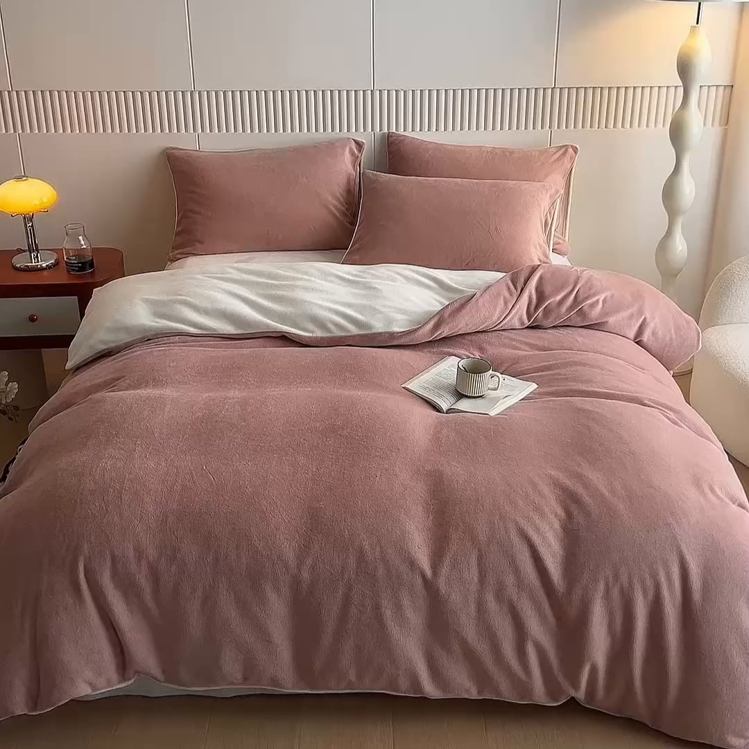 91家纺网 家纺一手货源 找家纺 乐居家纺 2025新款200克重纯色单面绒牛奶绒四件套 星柚粉+奶昔白